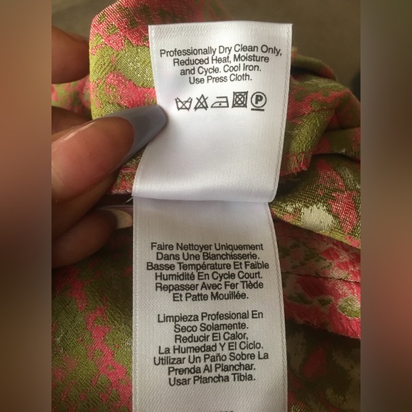 This beautiful DKNY MINI IS A SHOW SHOPPER..in lime green and hot pink a most 🔥 - Picture 4 of 5